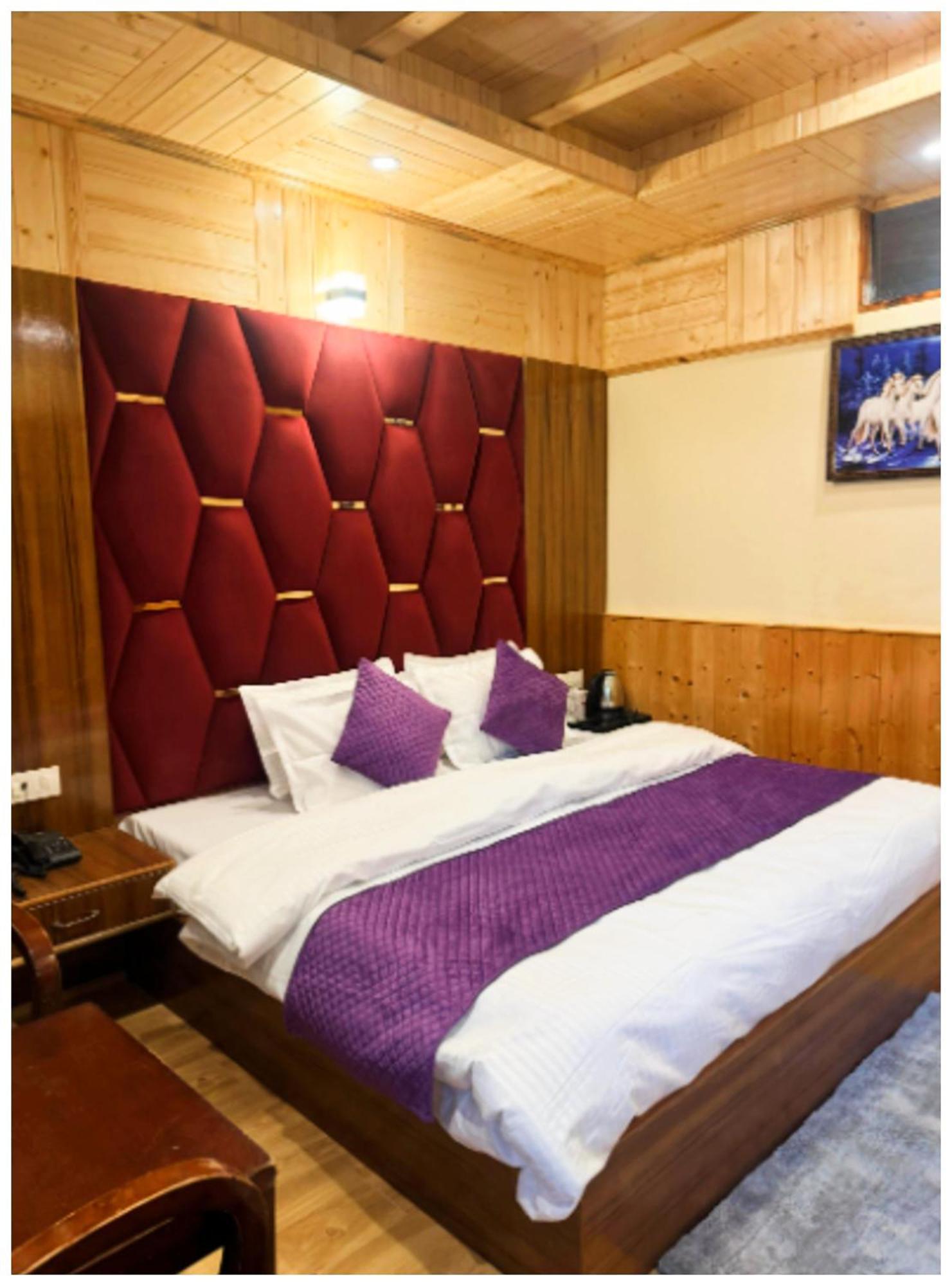 Manali Hotel H A R M O N I Near River And Temple Exterior photo